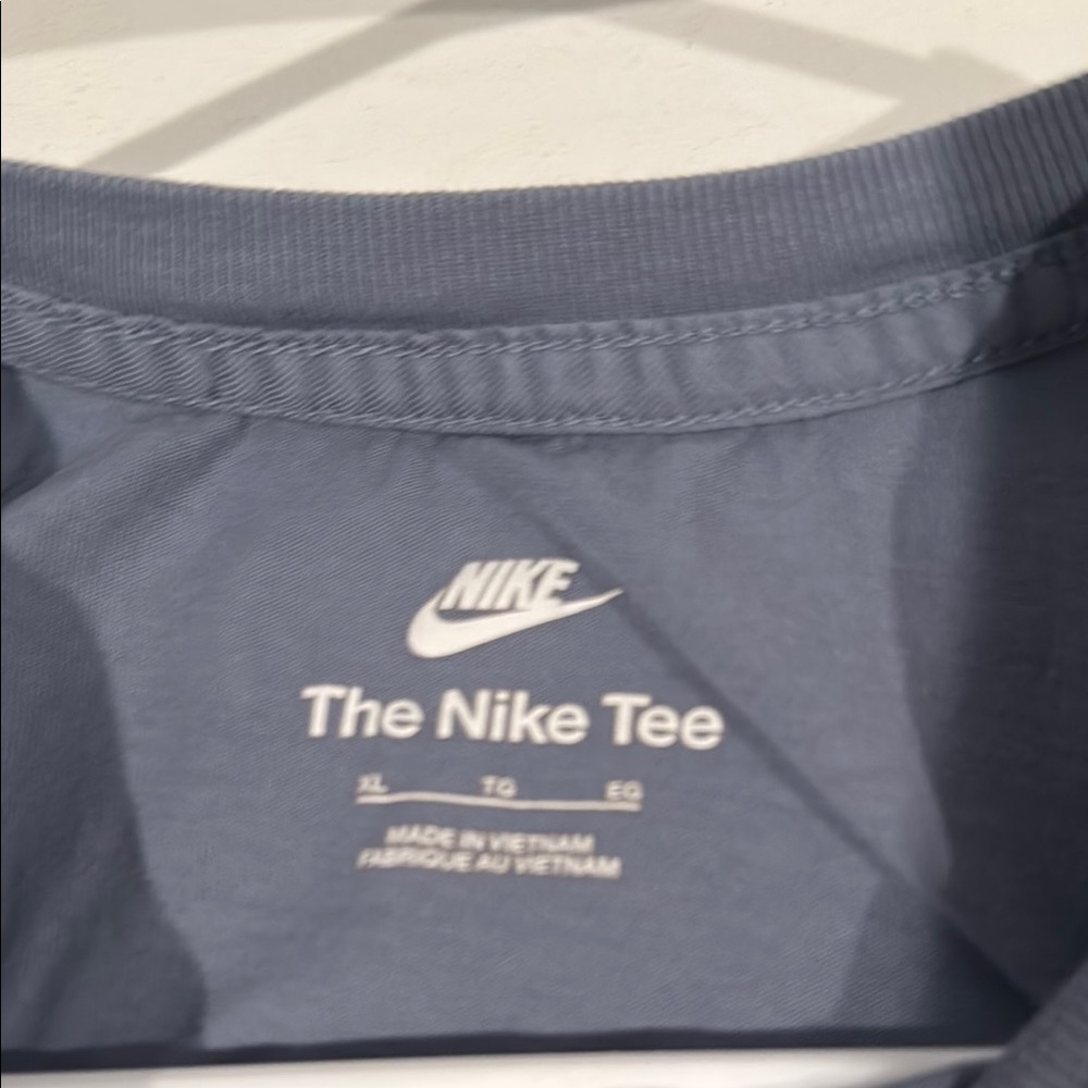 Nike Blue Short Sleeve Tee Classic Crew Neck - Picture 3 of 3